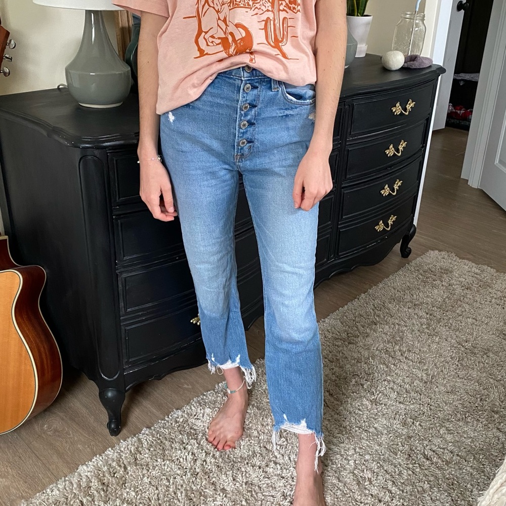 Medium-Wash BEACHY Abercrombie and Fitch jeans Size 25 🌊🌊🌊 NEVER WORN